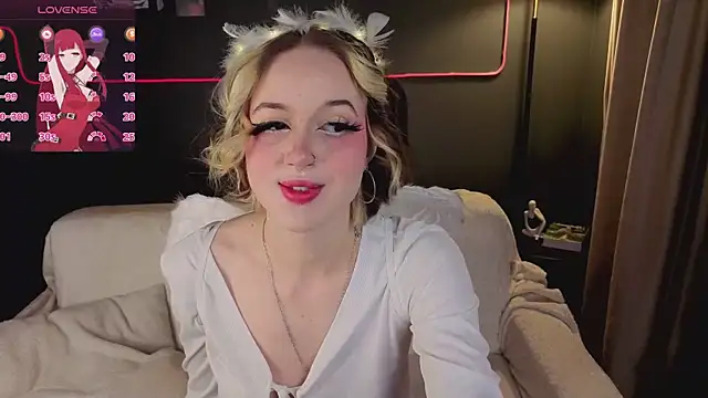 luna son online show from March 2026 09:38:01 PM