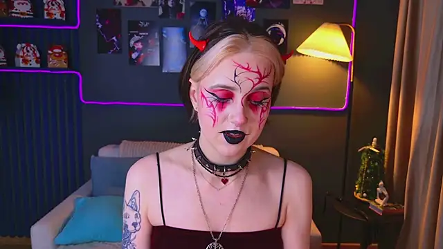 luna son online show from December 2025 09:37:03 PM