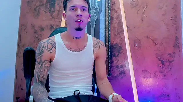 Snapshot of Golden_prince_ chatting on November 2025 10:25:02 PM Golden prince online show from November 2025 10:25:02 PM