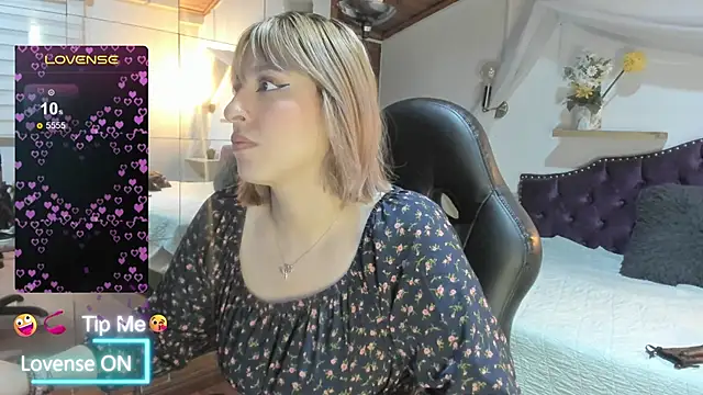 sophialyh 1 online show from February 2026 12:51:02 PM