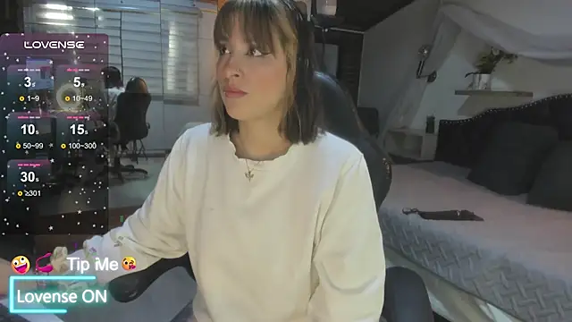 sophialyh 1 online show from April 2026 12:34:01 PM