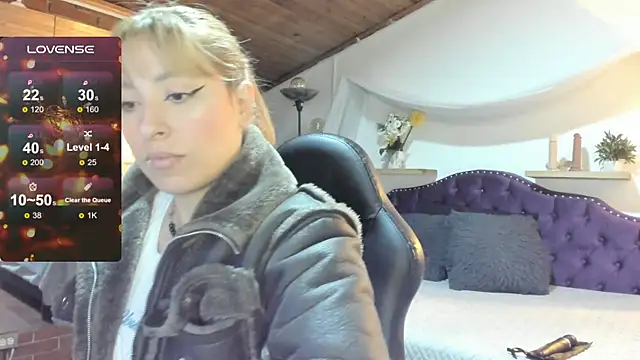 sophialyh 1 online show from December 2025 12:40:02 PM