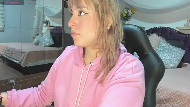 Snapshot of sophialyh_1 chatting on October 2025 12:39:02 PM sophialyh 1 online show from October 2025 12:39:02 PM