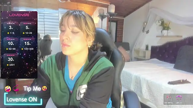 sophialyh 1 online show from May 2026 01:07:01 PM