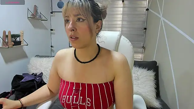 Snapshot of sophialyh_1 chatting on November 2025 01:00:02 PM sophialyh 1 online show from November 2025 01:00:02 PM