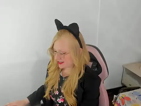 AliceCat 01 online show from October 2025 06:37:02 AM