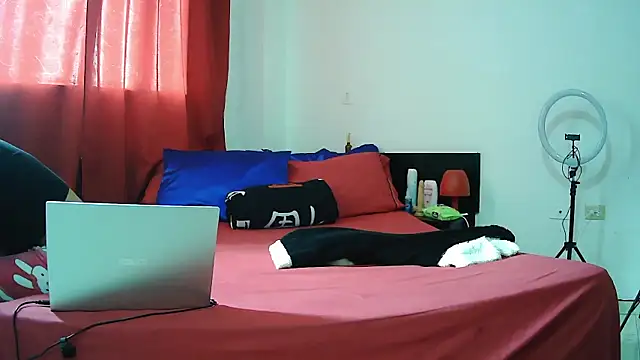 Snapshot of MissAsly chatting on December 2025 12:04:02 PM MissAsly online show from December 2025 12:04:02 PM