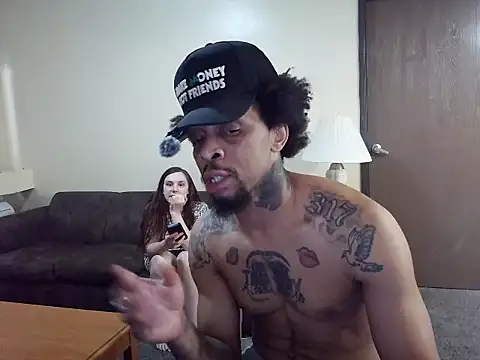Snapshot of thefreakscomeoutatnight chatting on May 2026 06:24:01 AM thefreakscomeoutatnight online show from May 2026 06:24:01 AM