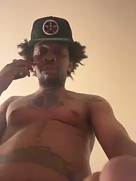 Snapshot of thefreakscomeoutatnight chatting on October 2025 12:51:02 AM thefreakscomeoutatnight online show from October 2025 12:51:02 AM