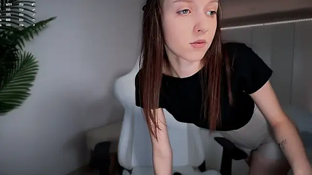 Snapshot of monnymoon chatting on November 2025 05:10:02 AM monnymoon online show from November 2025 05:10:02 AM