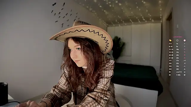 Snapshot of monnymoon chatting on October 2025 08:00:01 AM monnymoon online show from October 2025 08:00:01 AM