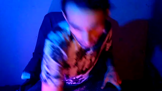 highinhtxx online show from November 2025 01:20:01 AM