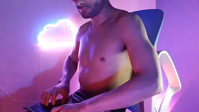 highinhtxx online show from April 2026 04:10:01 PM