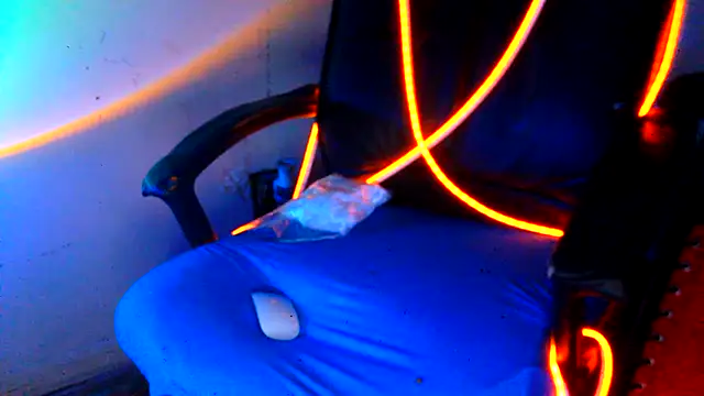 highinhtxx online show from February 2026 10:06:01 AM