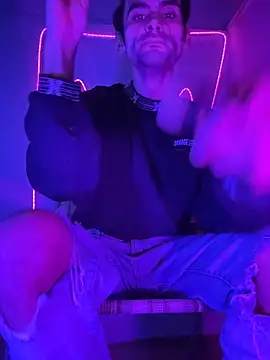 highinhtxx online show from November 2025 01:01:01 PM