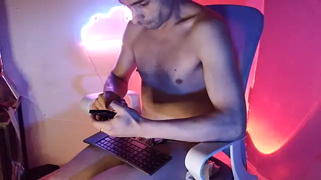 highinhtxx online show from April 2026 06:37:02 AM