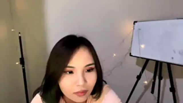 CarollFalick online show from December 2025 12:33:01 PM