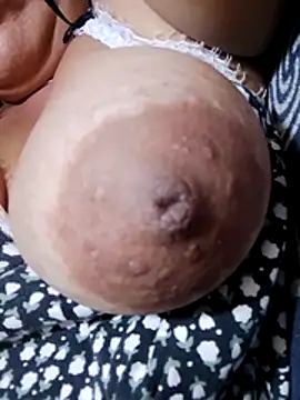 Hotmommax online show from June 2026 01:09:02 PM