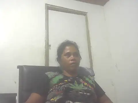 Snapshot of Hotmommax chatting on September 2025 12:44:02 PM Hotmommax online show from September 2025 12:44:02 PM