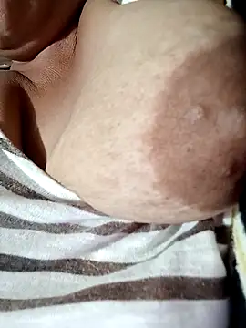 Hotmommax online show from November 2025 07:14:02 PM