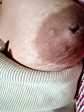 Hotmommax online show from January 2026 07:28:02 PM