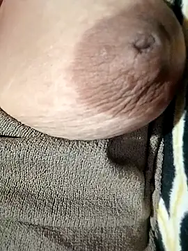 Hotmommax online show from October 2025 06:30:02 PM