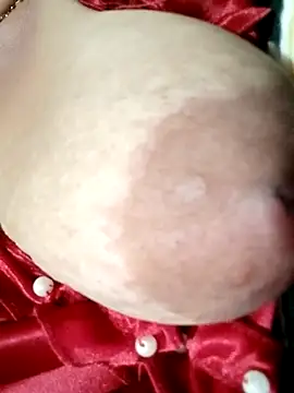 Hotmommax online show from October 2025 07:13:02 PM