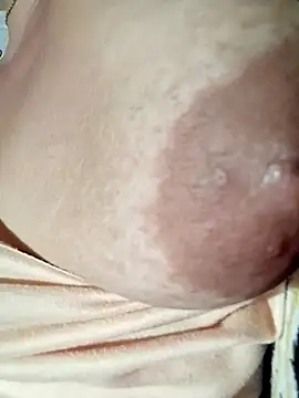 Hotmommax online show from October 2025 07:43:01 PM