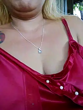 Hotmommax online show from May 2026 12:49:01 AM