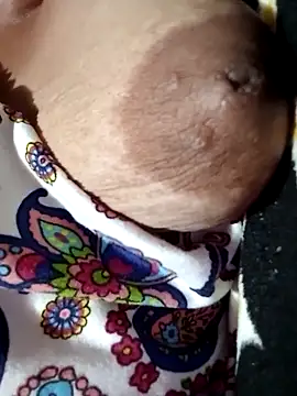 Hotmommax online show from December 2025 07:23:02 PM