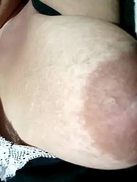 Hotmommax online show from November 2025 04:21:01 PM