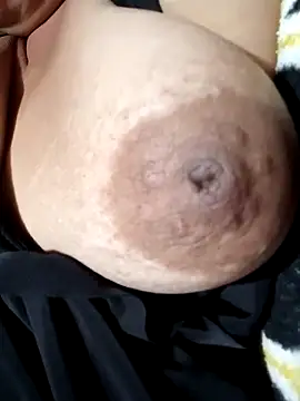 Hotmommax online show from February 2026 08:20:02 PM