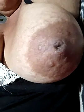 Hotmommax online show from February 2026 08:21:01 PM