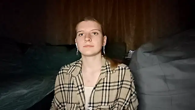 LynteriLain online show from October 2025 08:24:01 PM