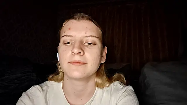 LynteriLain online show from October 2025 08:20:02 PM