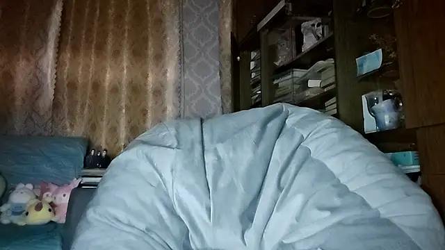 LynteriLain online show from September 2025 08:14:01 PM