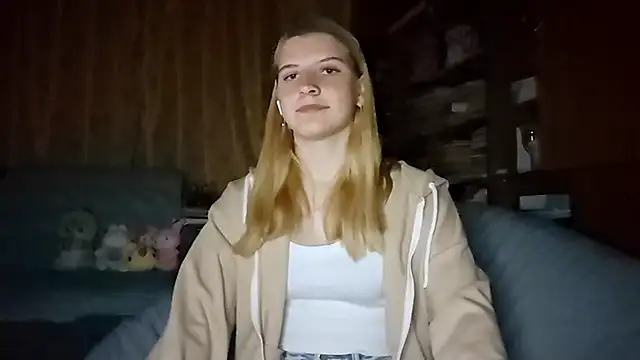 LynteriLain online show from September 2025 08:38:01 PM