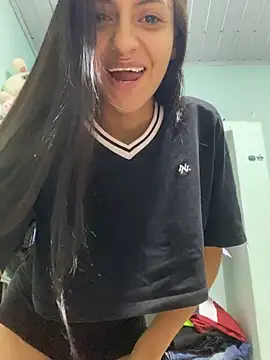 Snapshot of miluwatson chatting on November 2025 03:43:02 AM miluwatson online show from November 2025 03:43:02 AM