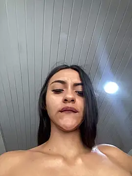 Snapshot of miluwatson chatting on October 2025 08:39:02 PM miluwatson online show from October 2025 08:39:02 PM