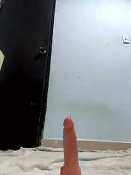 Snapshot of miluwatson chatting on January 2026 07:28:02 PM miluwatson online show from January 2026 07:28:02 PM