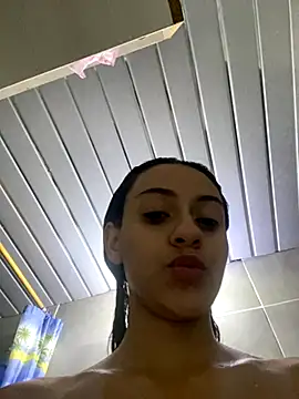 Snapshot of miluwatson chatting on October 2025 06:43:02 PM miluwatson online show from October 2025 06:43:02 PM