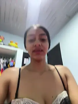 Snapshot of miluwatson chatting on February 2026 04:19:02 AM miluwatson online show from February 2026 04:19:02 AM