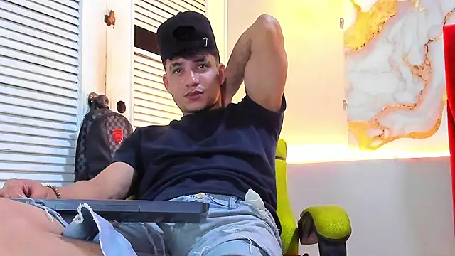 daniscot online show from November 2025 04:01:02 AM