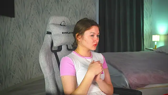 LewisThrone online show from September 2025 04:30:01 AM