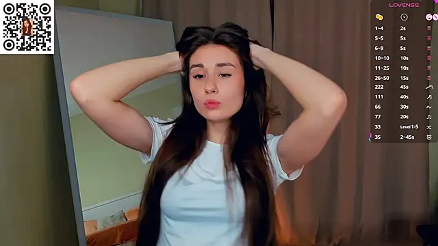 Snapshot of MinaRuzzo chatting on November 2025 05:22:02 AM MinaRuzzo online show from November 2025 05:22:02 AM