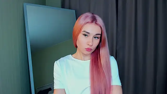 Snapshot of MinaRuzzo chatting on December 2025 05:50:02 AM MinaRuzzo online show from December 2025 05:50:02 AM