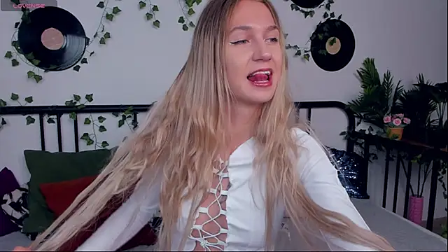 SerenaCrystall online show from October 2025 10:51:01 AM