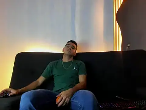 Jaybrown  1 online show from November 2025 03:43:02 AM