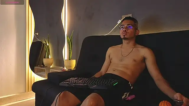 Jaybrown  1 online show from November 2025 03:21:02 AM