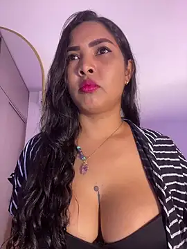 Snapshot of EmilyZuits chatting on November 2025 09:26:01 PM EmilyZuits online show from November 2025 09:26:01 PM